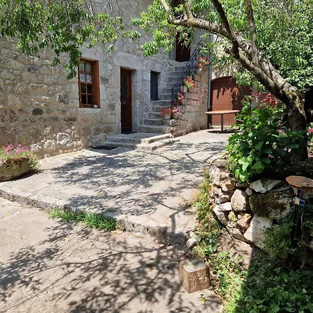 Le De La Ferme D Issac Holiday home *